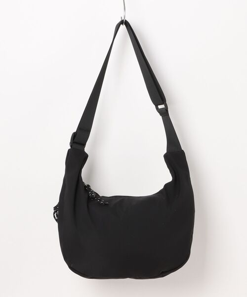 ALTROSE（アルトローズ）の「［ALTROSE/アルトローズ］三日月形 ナイロン ショルダーバッグ 大容量（ショルダーバッグ・レディース・アイボリー/カーキ/グレー/ブラック・FREE）」の5枚目の写真