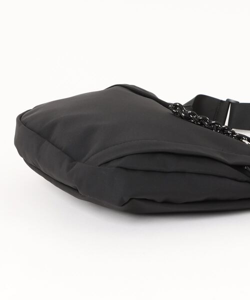 ALTROSE（アルトローズ）の「［ALTROSE/アルトローズ］三日月形 ナイロン ショルダーバッグ 大容量（ショルダーバッグ・レディース・アイボリー/カーキ/グレー/ブラック・FREE）」の6枚目の写真