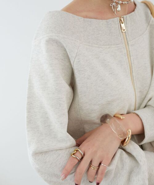 MAJESTIC LEGON(マジェスティックレゴン)の「オフショルジップスウェット(スウェット・レディース・グレー/ピンクベージュ/オートミール・MEDIUM)」の20枚目の写真