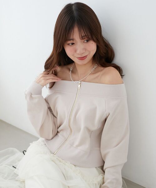 MAJESTIC LEGON(マジェスティックレゴン)の「オフショルジップスウェット(スウェット・レディース・グレー/ピンクベージュ/オートミール・MEDIUM)」の22枚目の写真