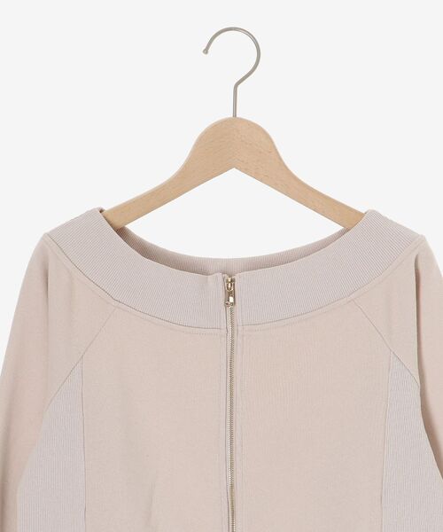 MAJESTIC LEGON(マジェスティックレゴン)の「オフショルジップスウェット(スウェット・レディース・グレー/ピンクベージュ/オートミール・MEDIUM)」の9枚目の写真