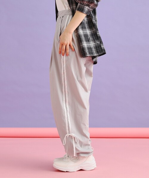 PINK-latte（ピンクラテ）の「ラインリボンシャカパンツ（その他パンツ・キッズ・ライトグレー/ブラック/オフホワイト/ベビーピンク・15 /13/14/16）」の16枚目の写真