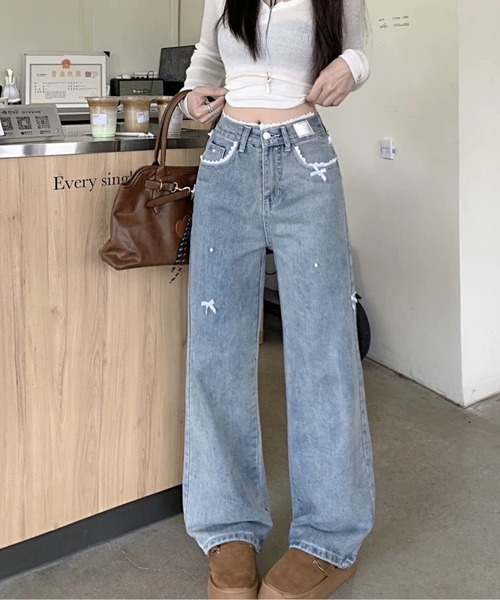 AMAJI(アマジ)の「リボンパールデニムパンツ(デニムパンツ・レディース・ブルー・SMALL/MEDIUM/LARGE/X-LARGE)」の1枚目の写真