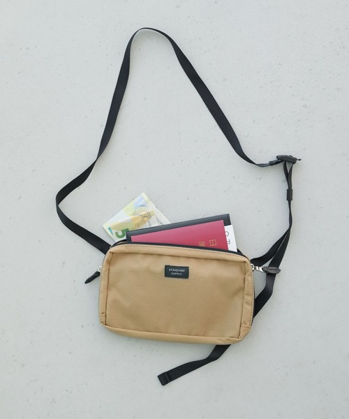 STANDARD SUPPLY（スタンダードサプライ）の「スタンダードサプライ / SIMPLICITY シンプリシティ / BODY PURSE ボディパース（ショルダーバッグ・レディース・グリーン/ブルー/ダークパープル/レッド/ブラック/チャコールグレー/サンドベージュ/ダークネイビー/マスタード/モカ/グレー・FREE）」の6枚目の写真