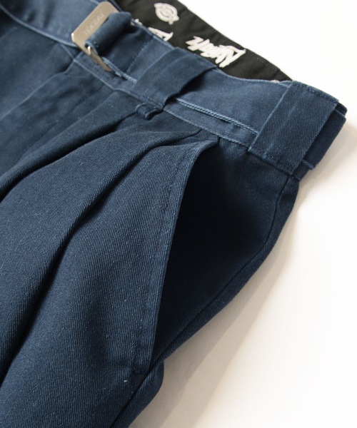 Dickies（ディッキーズ）の「DICKIES BELTED 2TUCK PANTS ディッキーズベルテッドツータックパンツ（その他パンツ・レディース・グレー/カーキ/ネイビー・0/1）」の9枚目の写真