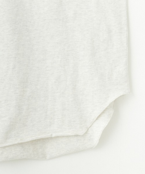 AMERICANA（アメリカーナ）の「[Americana×JEANS FACTORY/アメリカーナ×ジーンズファクトリー] 別注 ラウンドヘム カレッジプリントTシャツ（Tシャツ/カットソー・レディース・チャコール/オートミール/ライトブルー・F）」の16枚目の写真
