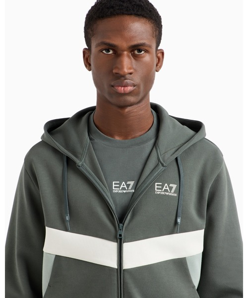 EMPORIO ARMANI EA7（エンポリオアルマーニイーエーセブン）の「【エンポリオ アルマーニ EA7】Summer Block クルーネックTシャツ コットンジャージー（Tシャツ/カットソー・メンズ・ブラック/グリーン系・LARGE/MEDIUM/SMALL/X-LARGE/XX-LARGE/X-SMALL）」の9枚目の写真