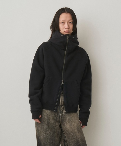 Juha（ユハ）の「CROPPED BRUSHED HOODIE（パーカー・メンズ・ブラック/ホワイト/ブラウン・3/4）」の2枚目の写真