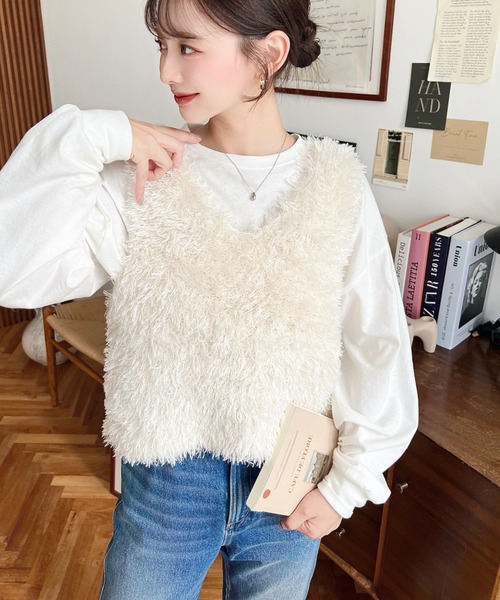 moment+(モーメントプラス)の「ブークレフェザーショートニットベスト(ベスト・レディース・アイボリー/ブラウン/グレー/ブラック・L/M)」の5枚目の写真