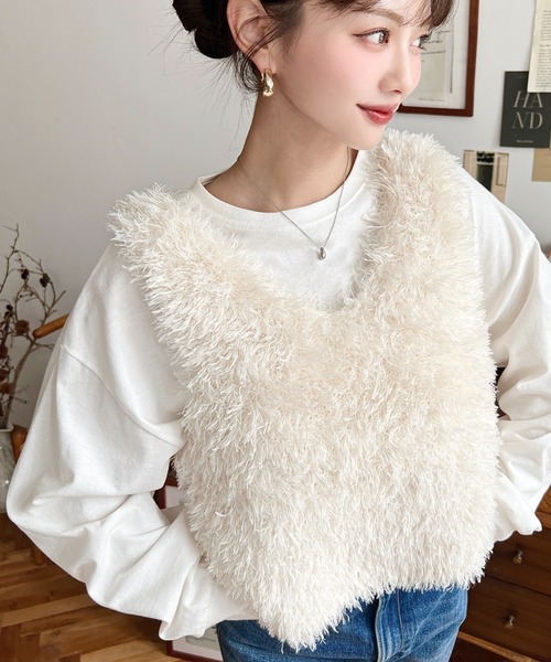 moment+(モーメントプラス)の「ブークレフェザーショートニットベスト(ベスト・レディース・アイボリー/ブラウン/グレー/ブラック・L/M)」の7枚目の写真