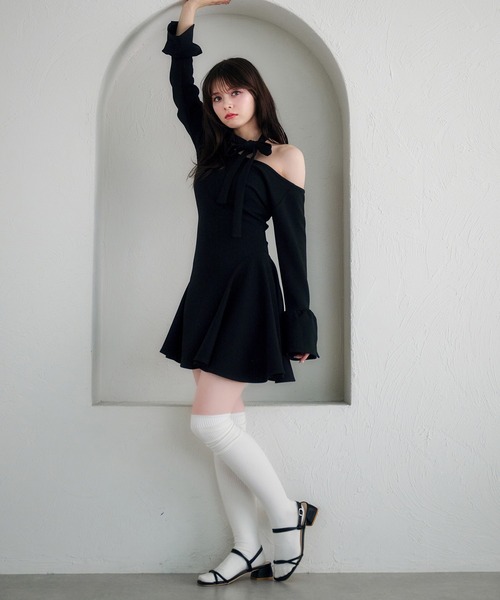 fupel(フぺル)の「one-shoulder neck ribbon punch mini onepiece /ワンショルネックリボンポンチミニワンピース(ワンピース・レディース・ブラック/グレー・FREE)」の6枚目の写真