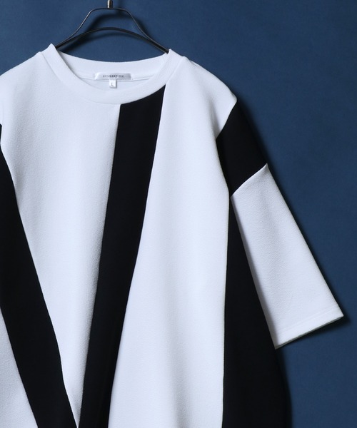 ANPAS(アンパス)の「Textured Panel Short-Sleeve T-Shirt/アムンゼン 梨地切替半袖Tシャツ メンズ レディース カットソー モノトーン きれいめカジュアル(Tシャツ/カットソー・メンズ・ホワイト系その他/ホワイト系その他3/ブラック系その他2/ブラック系その他/ホワイト系その他2/ブラック系その他3/ホワイト系その他4/ブラック系その他5/ブラック系その他4/ブラック系その他6/ホワイト系その他5/ホワイト系その他6・M/L)」の4枚目の写真