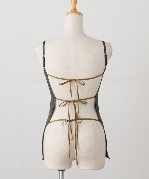 FUMIE TANAKA(フミエタナカ)の「【FUMIE TANAKA(フミエタナカ)】back ribbon cami:キャミソール(キャミソール・レディース・カーキ/ブラック・2)」の12枚目の写真