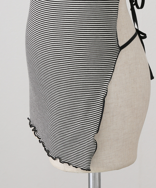 FUMIE TANAKA(フミエタナカ)の「【FUMIE TANAKA(フミエタナカ)】back ribbon cami:キャミソール(キャミソール・レディース・カーキ/ブラック・2)」の9枚目の写真