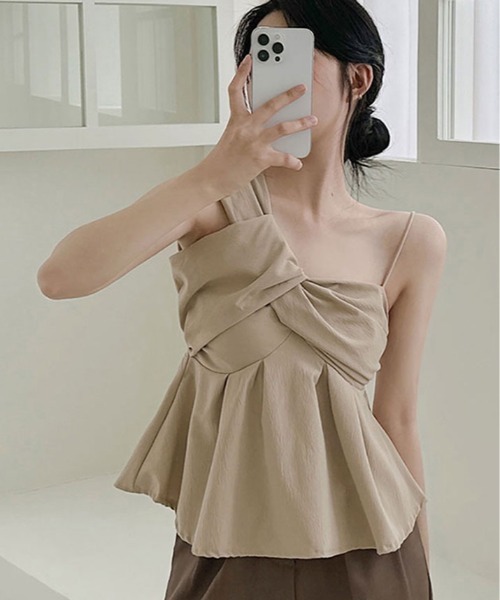 kirakiraShop(キラキラショップ)の「アシンメトリー ツイスト キャミ ビスチェ 袖なし(シャツ/ブラウス・レディース・ベージュ/ホワイト/ピンク/ブラック・FREE)」の3枚目の写真