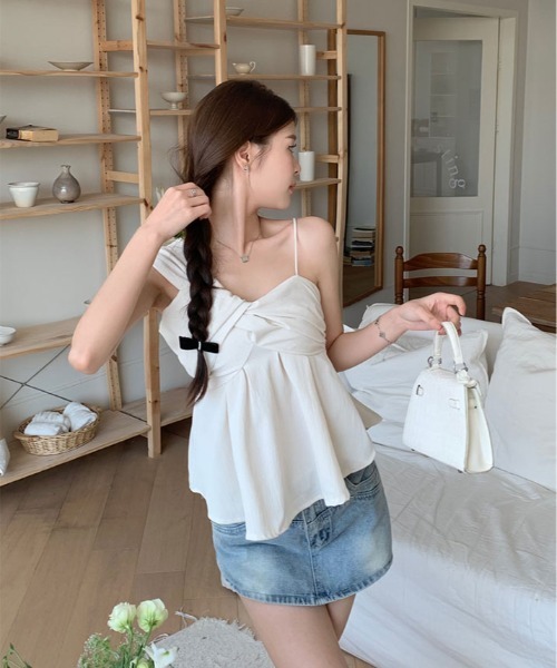 kirakiraShop(キラキラショップ)の「アシンメトリー ツイスト キャミ ビスチェ 袖なし(シャツ/ブラウス・レディース・ベージュ/ホワイト/ピンク/ブラック・FREE)」の8枚目の写真