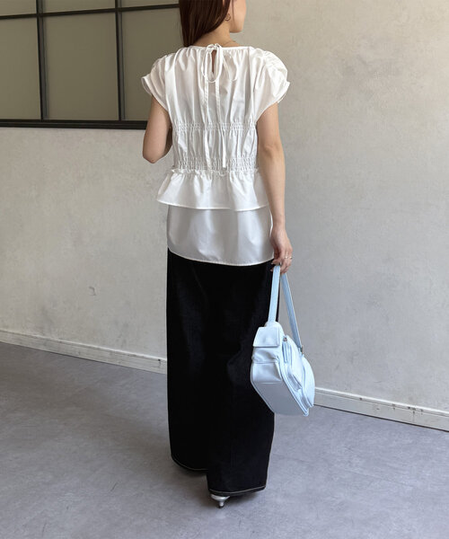 Thevon（ゼボン）の「シャーリングペプラムフレンチブラウス（シャツ/ブラウス・レディース・オフホワイト/サックスブルー/ブラック/カーキ・FREE）」の11枚目の写真