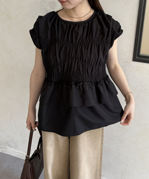 Thevon（ゼボン）の「シャーリングペプラムフレンチブラウス（シャツ/ブラウス・レディース・オフホワイト/サックスブルー/ブラック/カーキ・FREE）」の18枚目の写真