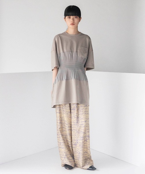 mintdesigns(ミントデザインズ)の「PLEATED T-SHIRT(Tシャツ/カットソー・レディース・ブラック/グレイッシュベージュ・ONESIZE)」の3枚目の写真