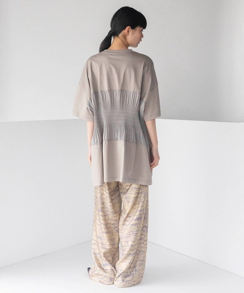 mintdesigns(ミントデザインズ)の「PLEATED T-SHIRT(Tシャツ/カットソー・レディース・ブラック/グレイッシュベージュ・ONESIZE)」の5枚目の写真