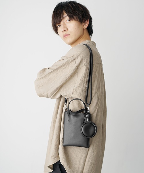 MinoriTY(マイノリティ)の「【MinoriTY】PUハンドバッグタイプタイプショルダーバッグ メンズ ウィメンズ ユニセックス ミニバッグ(ボディバッグ/ウエストポーチ・メンズ・ブラック・FREE)」の2枚目の写真