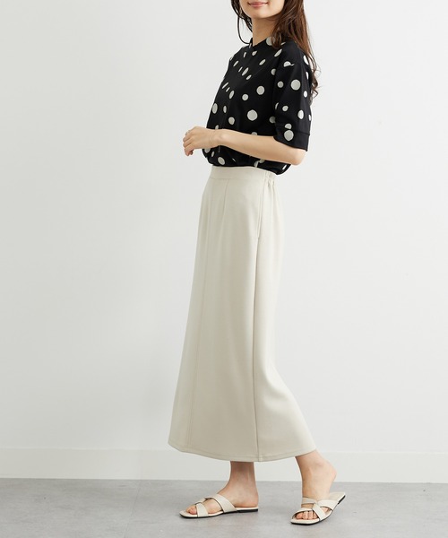 BELLUNA PLUS(ベルーナ)の「ランダムドット柄ワイドネックプルオーバー(Tシャツ/カットソー・レディース・チャコールグレー/ブラック・MEDIUM/LARGE/X-LARGE)」の7枚目の写真