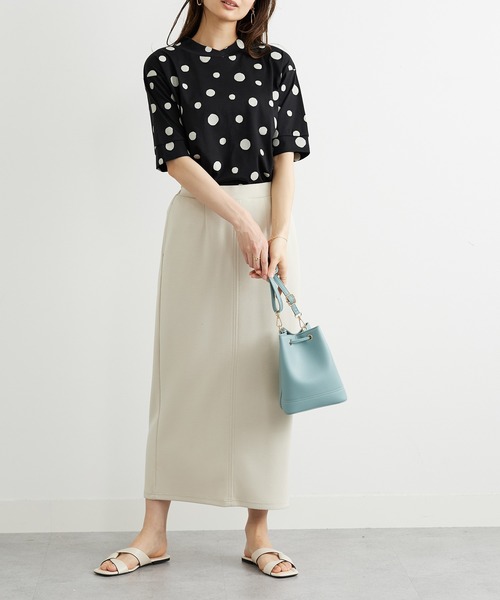 BELLUNA PLUS(ベルーナ)の「ランダムドット柄ワイドネックプルオーバー(Tシャツ/カットソー・レディース・チャコールグレー/ブラック・MEDIUM/LARGE/X-LARGE)」の6枚目の写真