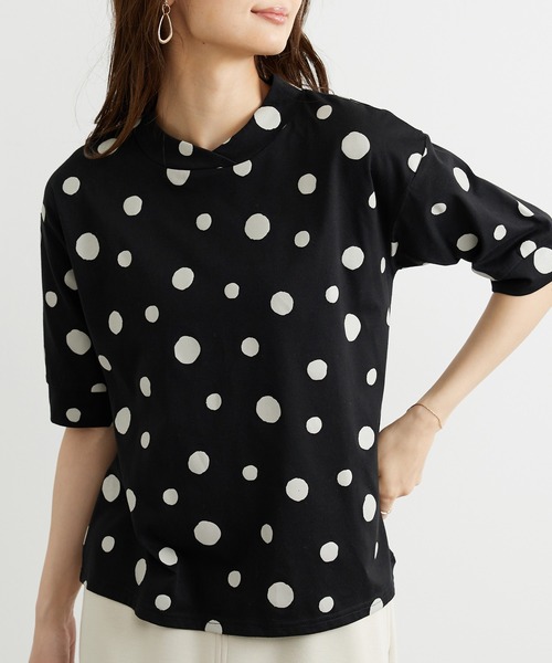 BELLUNA PLUS(ベルーナ)の「ランダムドット柄ワイドネックプルオーバー(Tシャツ/カットソー・レディース・チャコールグレー/ブラック・MEDIUM/LARGE/X-LARGE)」の3枚目の写真