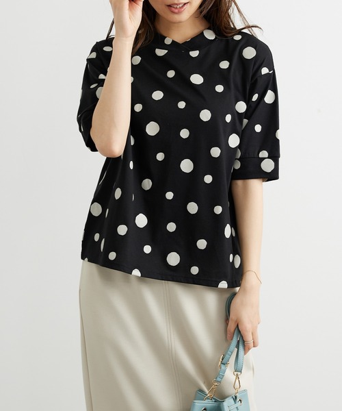 BELLUNA PLUS(ベルーナ)の「ランダムドット柄ワイドネックプルオーバー(Tシャツ/カットソー・レディース・チャコールグレー/ブラック・MEDIUM/LARGE/X-LARGE)」の5枚目の写真