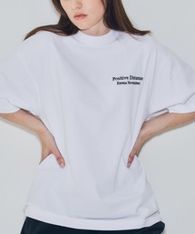 EMMA NOVEMBER　（エマノーヴェンバー）の「Embroidery オープンエンド Tシャツ（Tシャツ/カットソー）」