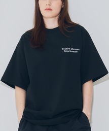 EMMA NOVEMBER　（エマノーヴェンバー）の「Embroidery オープンエンド Tシャツ（Tシャツ/カットソー）」
