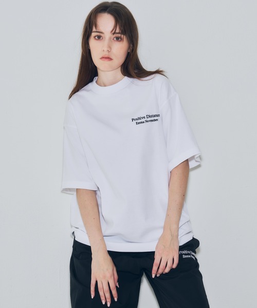 EMMA NOVEMBER　（エマノーヴェンバー）の「Embroidery オープンエンド Tシャツ（Tシャツ/カットソー・メンズ・ブラック×ホワイト/ホワイト×ブラック/ホワイト×ホワイト/ブラック×ブラック・1/2/3）」の9枚目の写真