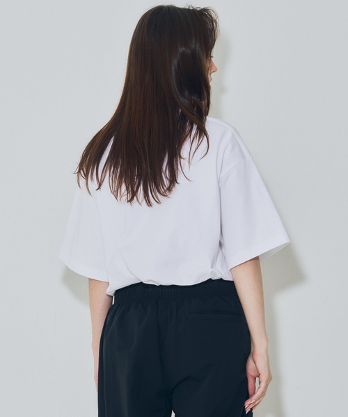 EMMA NOVEMBER　（エマノーヴェンバー）の「Embroidery オープンエンド Tシャツ（Tシャツ/カットソー・メンズ・ブラック×ホワイト/ホワイト×ブラック/ホワイト×ホワイト/ブラック×ブラック・1/2/3）」の10枚目の写真