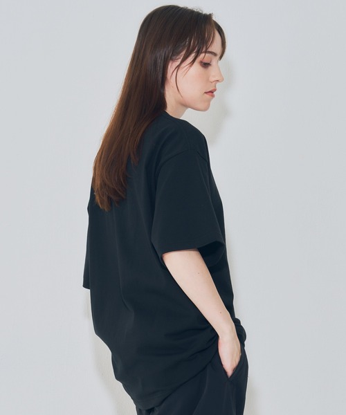 EMMA NOVEMBER　（エマノーヴェンバー）の「Embroidery オープンエンド Tシャツ（Tシャツ/カットソー・メンズ・ブラック×ホワイト/ホワイト×ブラック/ホワイト×ホワイト/ブラック×ブラック・1/2/3）」の16枚目の写真