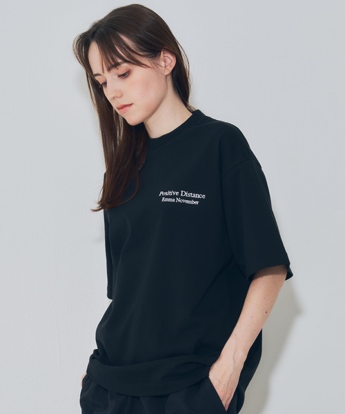 EMMA NOVEMBER　（エマノーヴェンバー）の「Embroidery オープンエンド Tシャツ（Tシャツ/カットソー・メンズ・ブラック×ホワイト/ホワイト×ブラック/ホワイト×ホワイト/ブラック×ブラック・1/2/3）」の15枚目の写真