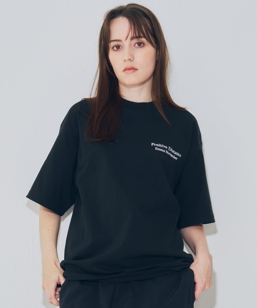 EMMA NOVEMBER　（エマノーヴェンバー）の「Embroidery オープンエンド Tシャツ（Tシャツ/カットソー・メンズ・ブラック×ホワイト/ホワイト×ブラック/ホワイト×ホワイト/ブラック×ブラック・1/2/3）」の14枚目の写真
