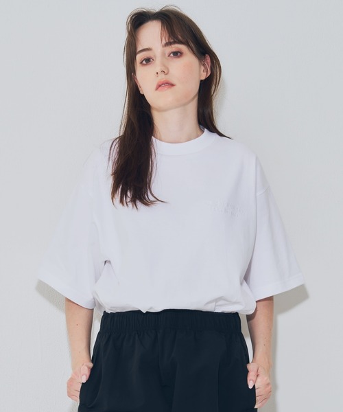 EMMA NOVEMBER　（エマノーヴェンバー）の「Embroidery オープンエンド Tシャツ（Tシャツ/カットソー・メンズ・ブラック×ホワイト/ホワイト×ブラック/ホワイト×ホワイト/ブラック×ブラック・1/2/3）」の21枚目の写真