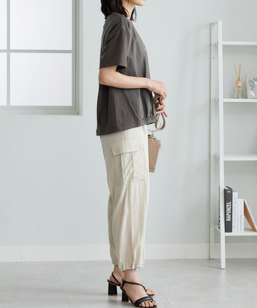 BELLUNA PLUS（ベルーナ）の「異素材切替ロゴプリントプルオーバー（Tシャツ/カットソー・レディース・ベージュ/チャコール/ライトグレー・X-LARGE/LARGE/MEDIUM）」の7枚目の写真