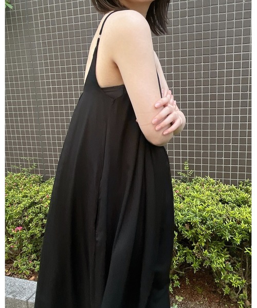 &soiree(アンドソワレ)の「【&soiree】プリーツマキシキャミワンピース(ワンピース・レディース・ブラック・FREE)」の5枚目の写真