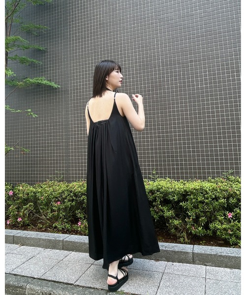&soiree(アンドソワレ)の「【&soiree】プリーツマキシキャミワンピース(ワンピース・レディース・ブラック・FREE)」の9枚目の写真