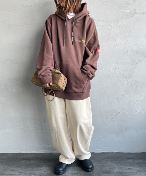 Manhattan Portage（マンハッタンポーテージ）の「[MANHATTAN PORTAGE/マンハッタンポーテージ] 別注 バックフォトプリントパーカー（パーカー・レディース・ピンク/ブラウン/ブラック・M/S/XL/L）」の11枚目の写真