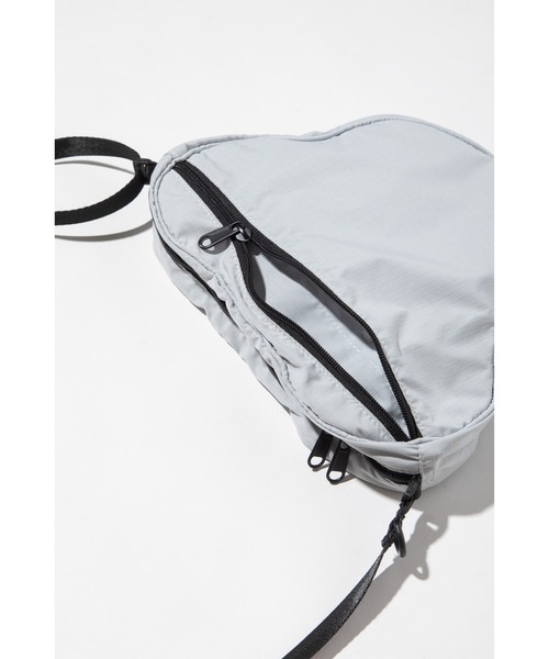 WCJ(ダブルシージェイ)の「Disney / FACE DESIGN SHOULDER BAG(S)(ショルダーバッグ・レディース・ピンク/グレー/ブルー/イエロー/レッド/グリーン・FREE)」の13枚目の写真