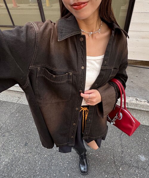 CIAOPANIC(チャオパニック)の「オーバーダイデニムBIGシャツジャケット(シャツ/ブラウス・レディース・ブラウン/ブルー・ONE SIZE)」の2枚目の写真