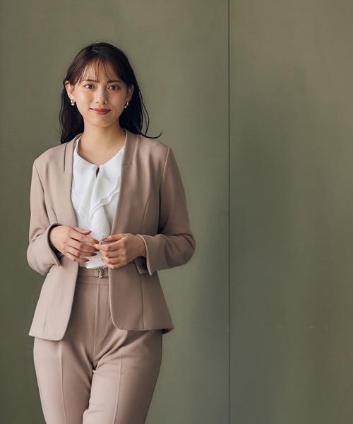 12Twelve Agenda（トゥエルブ　アジェンダ）の「ウォッシャブルハイストレッチジョーゼットカラーレスジャケット（ノーカラージャケット・レディース・ベージュ/チャコールグレー・M/S）」の2枚目の写真