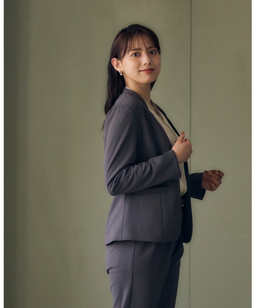 12Twelve Agenda（トゥエルブ　アジェンダ）の「ウォッシャブルハイストレッチジョーゼットカラーレスジャケット（ノーカラージャケット・レディース・ベージュ/チャコールグレー・M/S）」の4枚目の写真