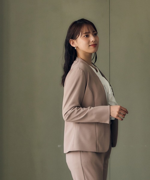 12Twelve Agenda（トゥエルブ　アジェンダ）の「ウォッシャブルハイストレッチジョーゼットカラーレスジャケット（ノーカラージャケット・レディース・ベージュ/チャコールグレー・M/S）」の7枚目の写真