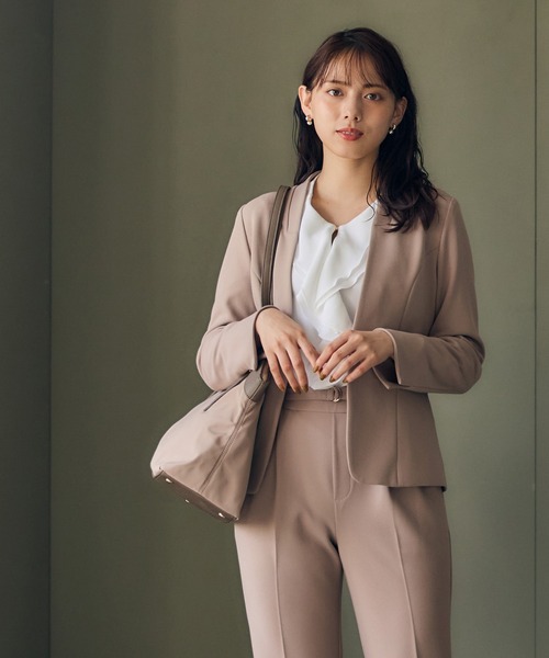 12Twelve Agenda（トゥエルブ　アジェンダ）の「ウォッシャブルハイストレッチジョーゼットカラーレスジャケット（ノーカラージャケット・レディース・ベージュ/チャコールグレー・M/S）」の8枚目の写真