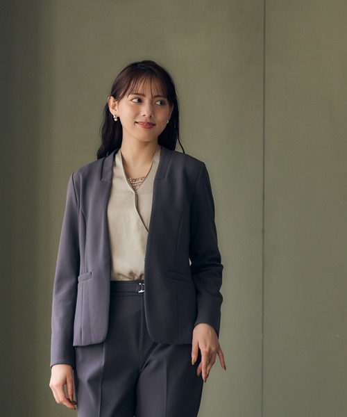 12Twelve Agenda（トゥエルブ　アジェンダ）の「ウォッシャブルハイストレッチジョーゼットカラーレスジャケット（ノーカラージャケット・レディース・ベージュ/チャコールグレー・M/S）」の3枚目の写真