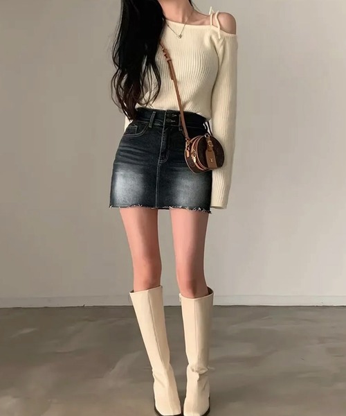 ALTROSE(アルトローズ)の「リブニット ワンショルダー リボン 肩出し 韓国(ニット/セーター・レディース・ブラック/アイボリー・FREE)」の10枚目の写真