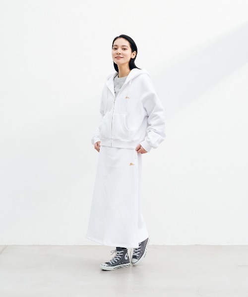 KELTY(ケルティ)の「ミニロゴクロップドジップパーカー(パーカー・レディース・杢グレー/ブラック/ホワイト/ネイビー/ベージュ・FREE)」の14枚目の写真